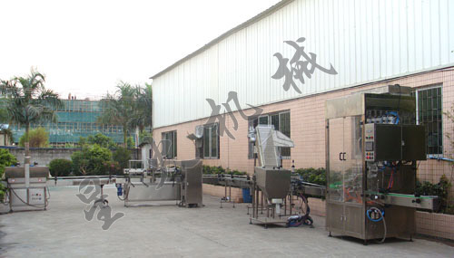 與安琪酵母股份有限公司牽手合作，設(shè)計(jì)制造自動(dòng)膏體灌裝生產(chǎn)線